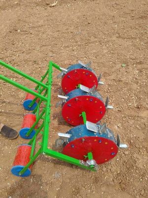 Burin de ferme cultivant la distance réglable de graine d'équipement d'outils pour des collines