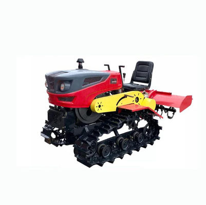 Grands tracteurs de ferme de la CE sarclant les machines agricoles et l'équipement de creusement